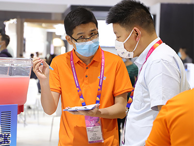 新的展會現(xiàn)場產(chǎn)品裝料間